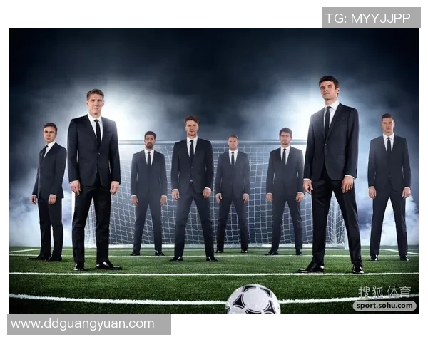 穿西装的足球明星展现魅力与风采的完美结合