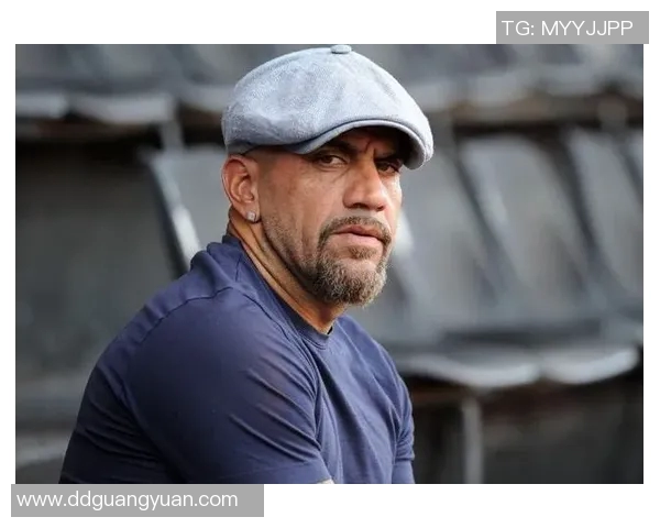 足球明星贝隆的妻子如何在光环下展现独立与魅力的生活方式 足球明星贝隆的妻子如何在光环下展现独立与魅力的生活方式